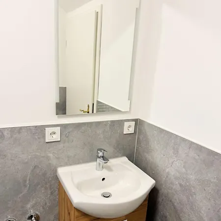 Upscale In Apartment Bergisch Gladbach